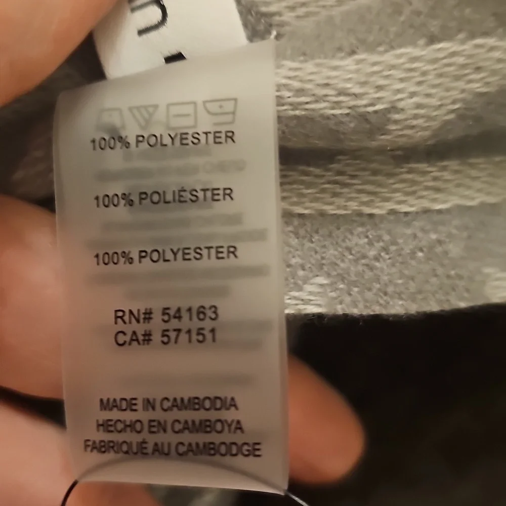 Calvin Klein Elegant Gray Patterned Scarf